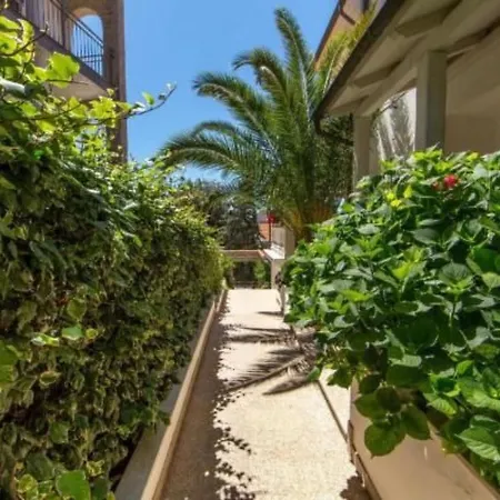 Apartmán In Mit Terrasse Und Garte By Interhome Pjescana Uvala