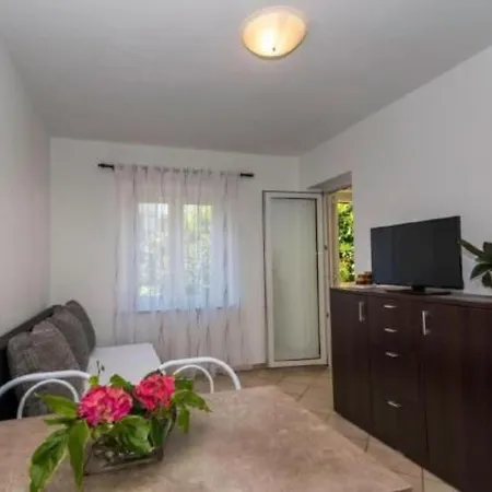 Apartmán In Mit Terrasse Und Garte By Interhome