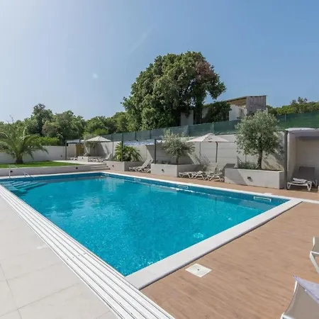 In Mit Terrasse Und Garte By Interhome Apartmán