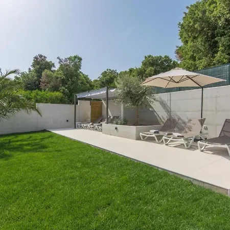 In Mit Terrasse Und Garte By Interhome * Pjescana Uvala