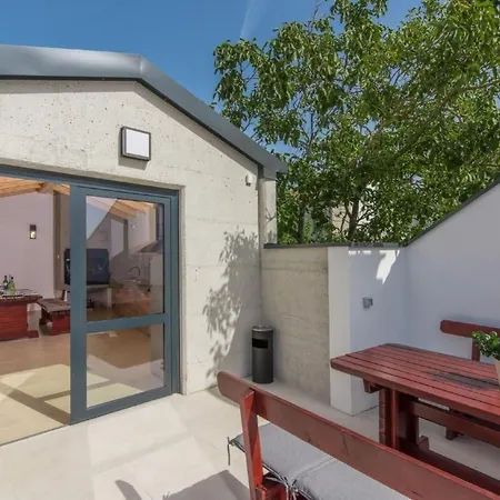 Apartmán In Mit Terrasse Und Garte By Interhome