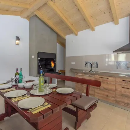 In Mit Terrasse Und Garte By Interhome * Pjescana Uvala